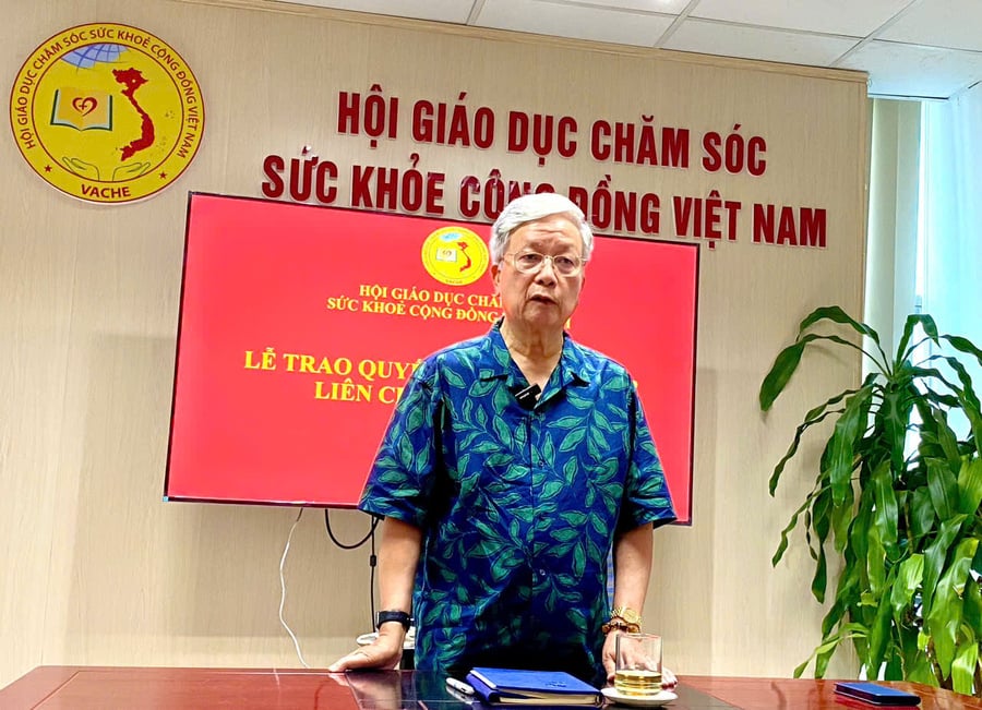 Ông Nguyễn Hồng Quân – Chủ tịch Hội GDCSSKCĐ Việt Nam, nguyên Ủy viên BCH Trung ương Đảng, nguyên Bộ trưởng Bộ Xây dựng chủ trì Lễ trao quyết định