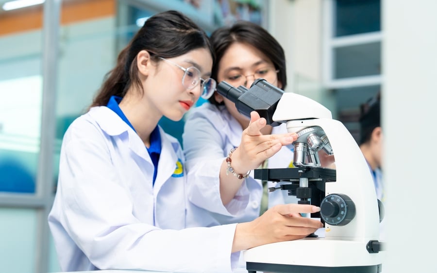 Bộ Giáo dục & Đào tạo công bố mức điểm sàn ngành sức khoẻ năm 2025. Ảnh: Báo Chính phủ