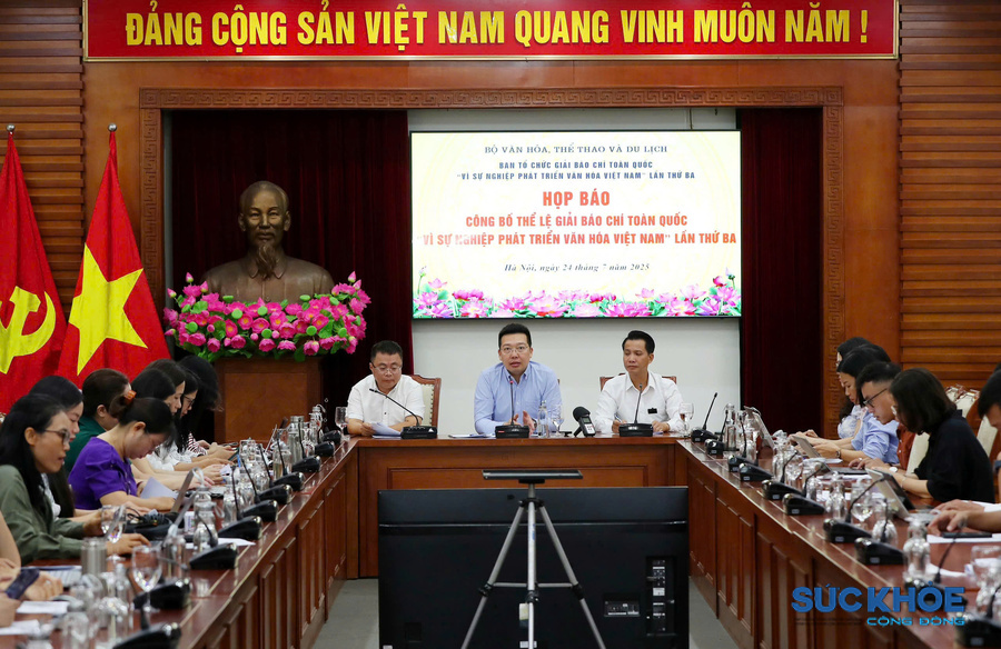 Quang cảnh buổi họp báo