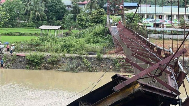 Hiện trạng cầu treo vào bản Púng Bon (Điện Biên) bị đổ sập. Ảnh: Báo Nhân Dân