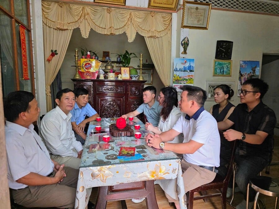 Đoàn công tác tới thăm hỏi, động viên các gia đình chính sách tại địa phương