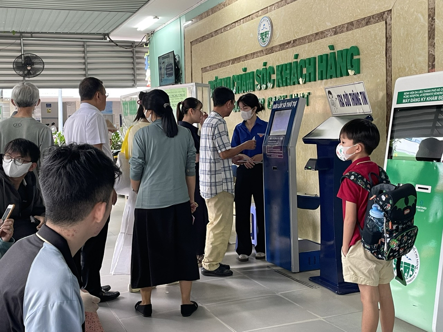 Bệnh viện triển triển khai lấy số khám bệnh qua ki-ốt tăng tiện ích cho người bệnh