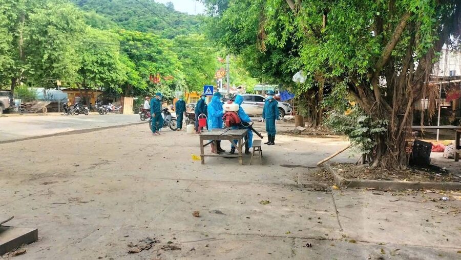 Ngành Y tế Tương Dương đã nhanh chóng tiến hành công tác khử khuẩn, phòng chống dịch bệnh sau mưa lũ đi qua