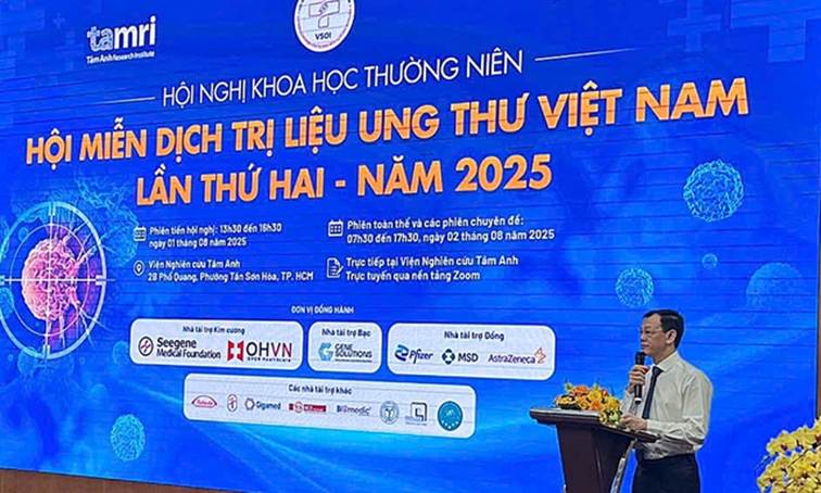 Thứ trưởng Bộ Y tế Nguyễn Tri Thức phát biểu khai mạc hội nghị