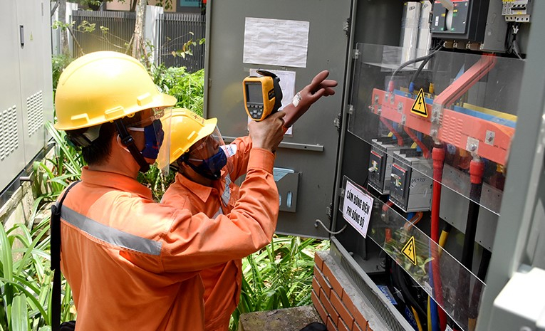 Tại thời điểm cao điểm chiều ngày 4/8/2025 (13h30'-14h30'), công suất cực đại của hệ thống điện quốc gia đạt khoảng 54.500 MW, mức cao nhất ghi nhận từ đầu năm đến nay và thiết lập kỷ lục mới (Ảnh minh họa)