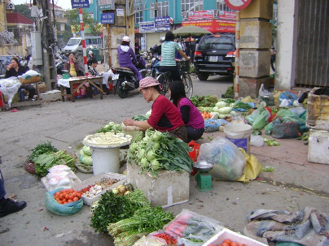 Hà Nội quyết tâm xóa chợ cóc, chợ tạm trong năm 2025