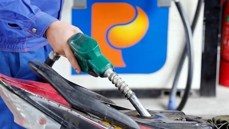 Tại kỳ điều chỉnh giá chiều nay (7/8), giá xăng dự kiến tiếp tục tăng trong khi giá dầu giảm nhẹ