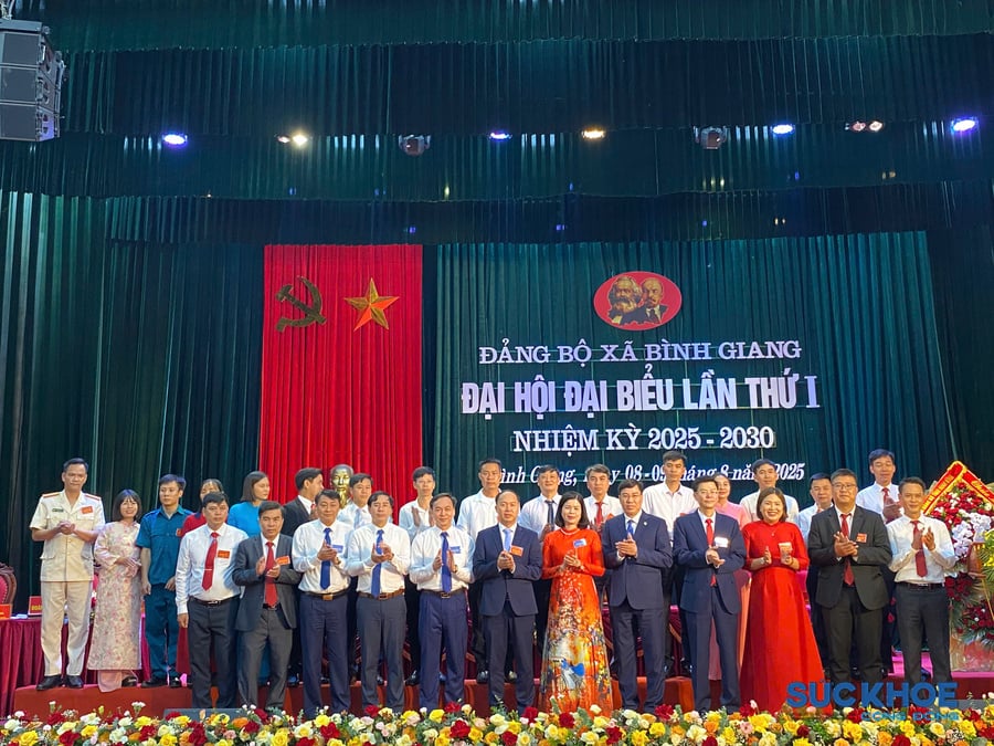 Các đại biểu chụp lưu niệm tại Đại hội