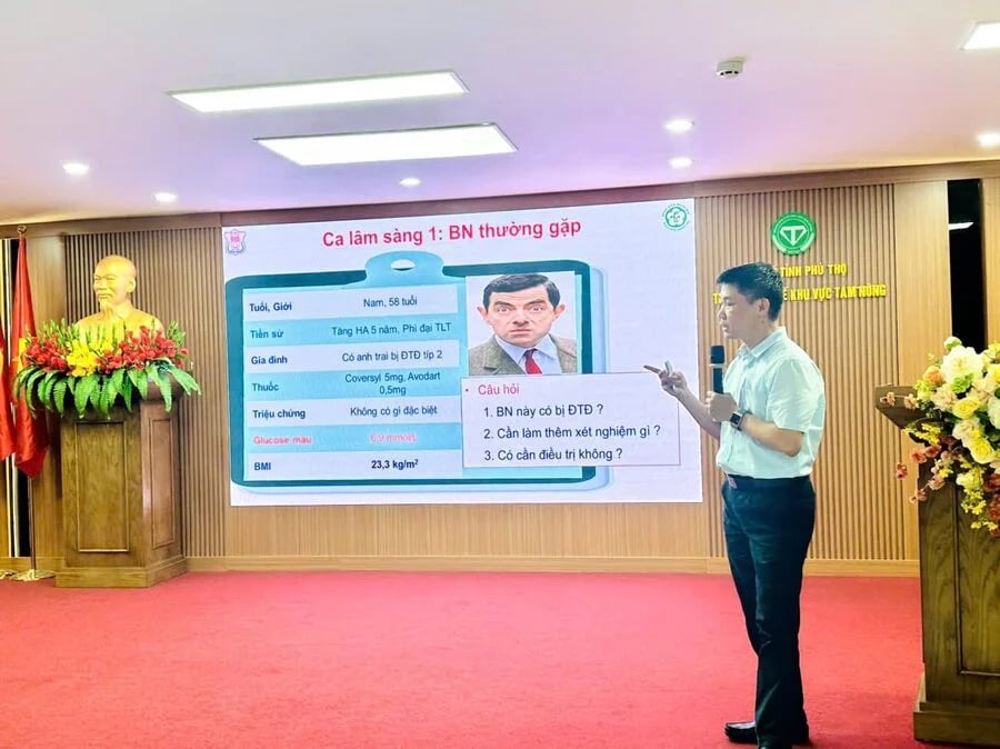 TS.BS Nguyễn Quang Bẩy tập huấn chuyên môn cho gần 100 cán bộ y tế của Trung tâm Y tế khu vực Tam Nông