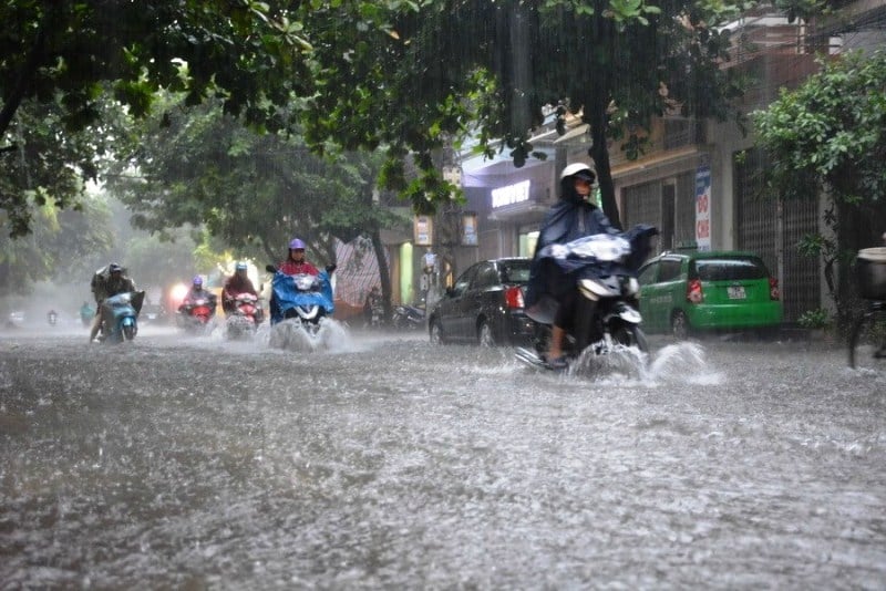 Mưa lớn cục bộ trong chiều và tối nay (13/8) nhiều khu vực đề phòng nguy cơ lũ quét, sạt lở đất
