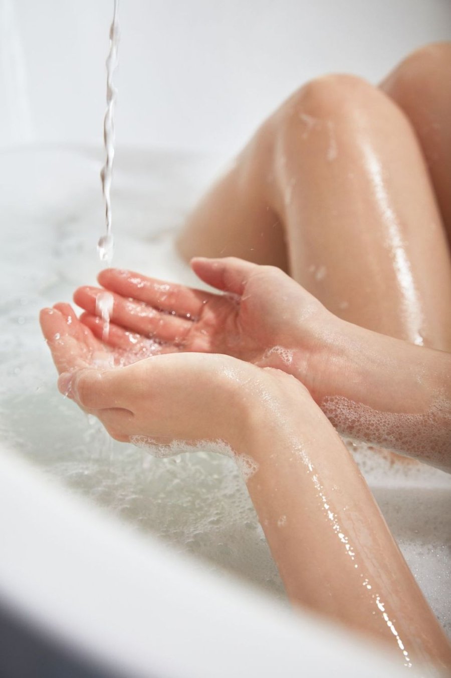 Tắm nước ấm giúp cơ thể được thư giãn (Ảnh minh họa)