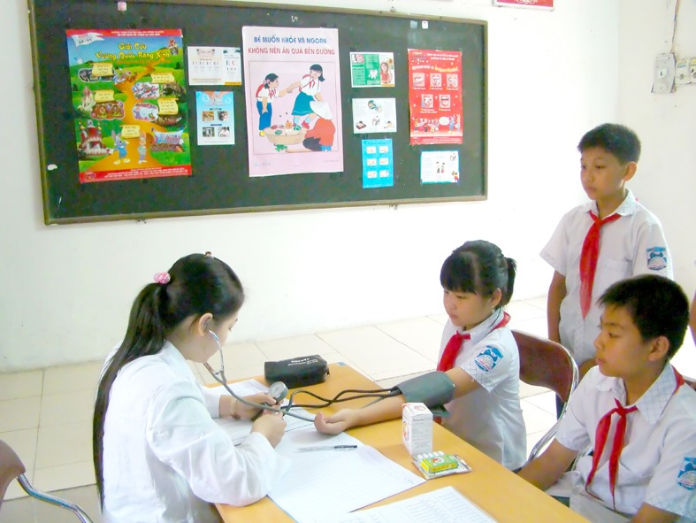 Phụ huynh cần lưu ý về thời hạn sử dụng thẻ BHYT trong năm học 2025–2026 để tránh ảnh hưởng đến quyền lợi khám chữa bệnh của con em mình (Ảnh minh hoạ)