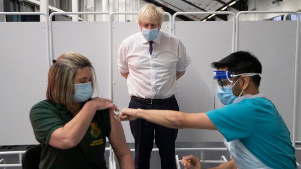 Thủ tướng Anh nói biến thể virus có thể gây tỉ lệ tử vong cao hơn - Ảnh 1.