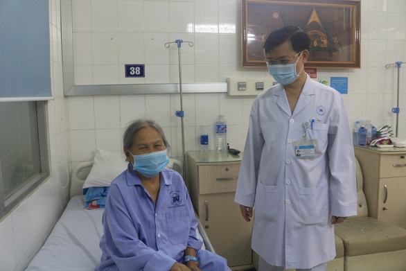 Phẫu thuật cứu sống bà cụ 98 tuổi bị nhồi máu cơ tim - Ảnh 1.