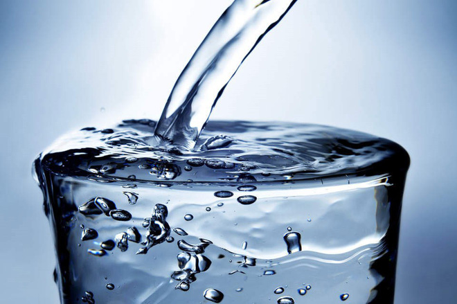 Dấu hiệu tiết lộ cơ thể đang mất nước nghiêm trọng cho dù bạn không thấy khát - Ảnh 2.