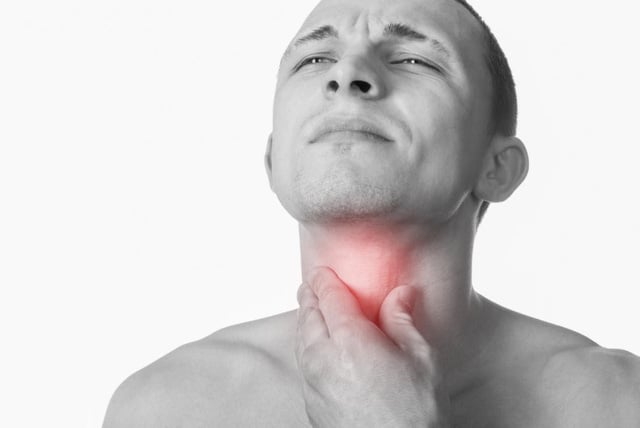 Nên đi khám bác sĩ nếu thấy bị khó nuốt và đau nhức vùng họng.