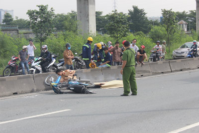 Vụ tai nạn 1 người chết trên xa lộ Hà Nội, Linh Trung, Thủ Đức, TPHCM
