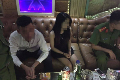 Cảnh sát kiểm tra Karaoke Quán Lau ở Vinh phát hiện người sử dụng ma túy