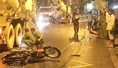 Tin tức mới nhất ngày 20/10/2016: Tai nạn xe bồn va chạm xe máy 2 người chết ở TPHCM