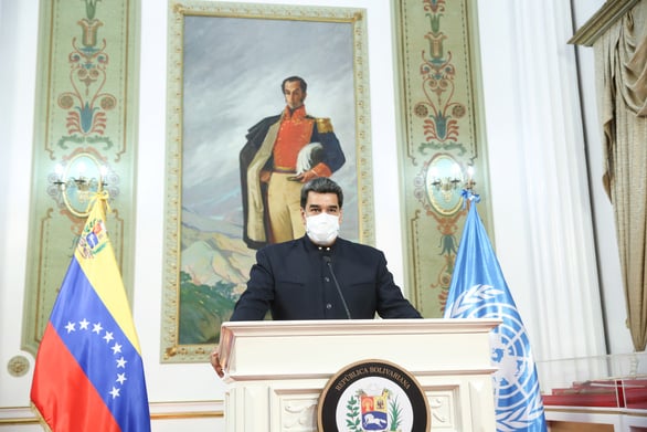 Tổng thống Venezuela, con trai và chị tiêm vắc xin Sputnik V của Nga - Ảnh 1.