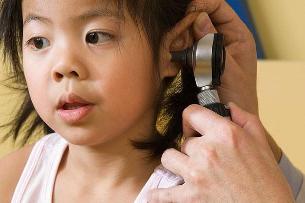 Viêm tai giữa ở trẻ em: Có cần phải điều trị tại chỗ? - Ảnh 1.