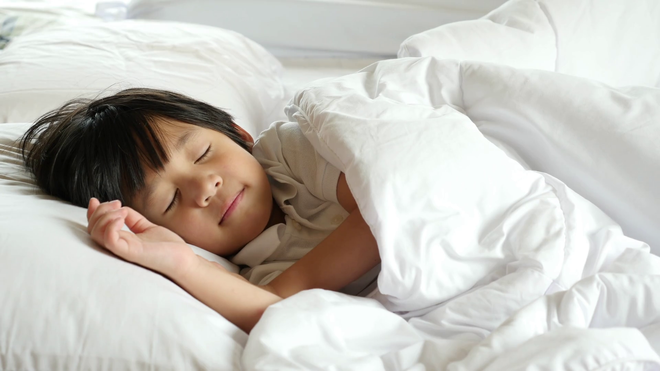 2 khung giờ giúp trẻ tăng trưởng chiều cao mạnh mẽ nhất: Nên để trẻ ngủ sâu - Ảnh 1.