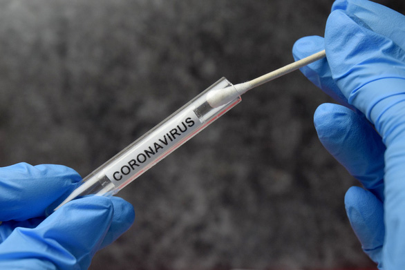 Người tham gia thử nghiệm vắcxin COVID-19 của Moderna và Pfizer gặp tác dụng phụ nặng - Ảnh 1.