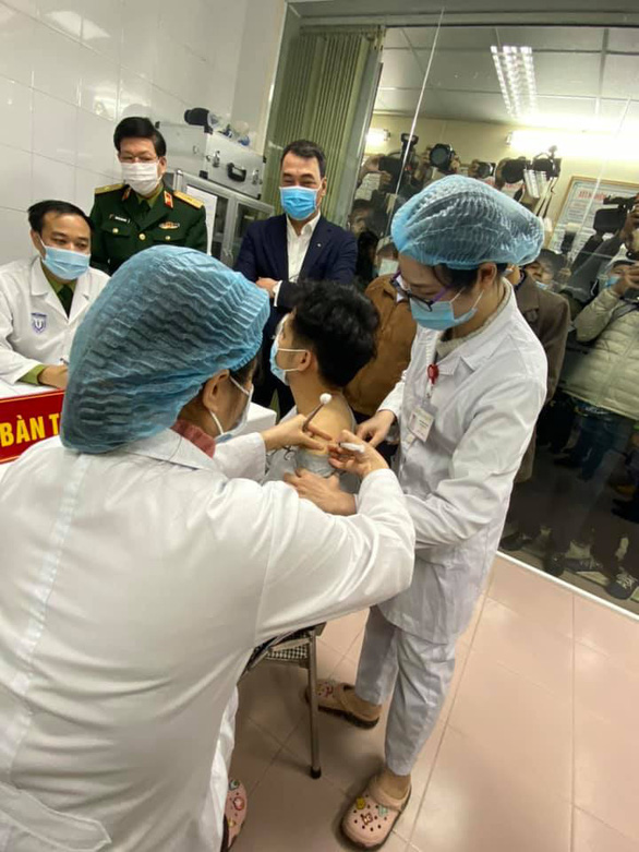 Việt Nam thử nghiệm vắc xin: ‘Tình nguyện viên chỉ sốt nhẹ, không cần can thiệp y tế’ - Ảnh 2.