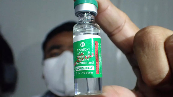 Các nước đôn đáo mua vắc xin ngăn COVID-19 và biến thể mới - Ảnh 2.