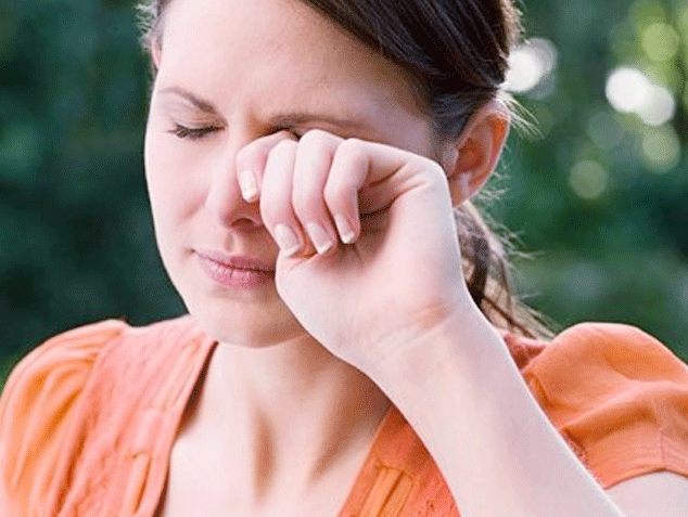 Sơ cứu đúng cách khi bị bọ xít “đái” vào mắt, tránh biến chứng nguy cơ mù lòa - Ảnh 1.