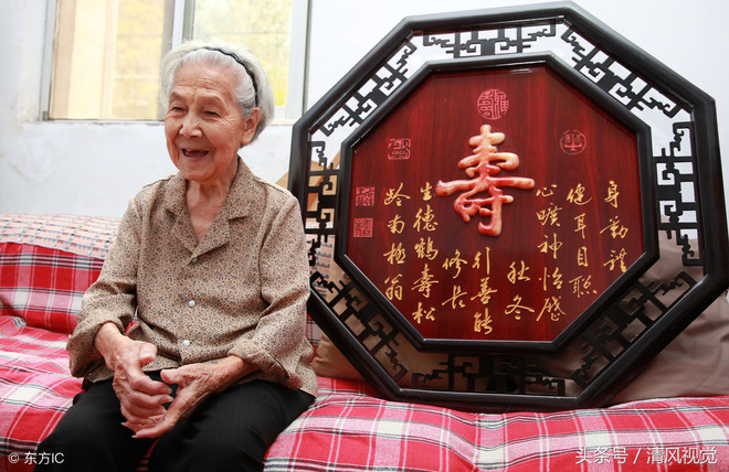 Cụ bà 103 tuổi vẫn nhanh nhẹn, khỏe mạnh nhờ kiên trì làm 1 việc đơn giản trong 29 năm - Ảnh 3.