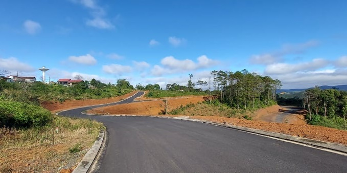 Chưa cấp phép chuyển đổi mục đích sử dụng đất nhưng UBND H.Kon Plông vẫn “vượt rào” săn ủi mặt bằng, làm đường để thực hiện phục vụ dự án