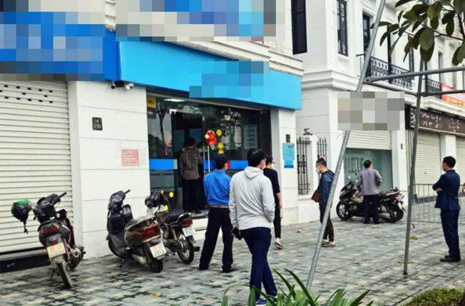 Lực lượng chức đang đang truy bắt nghi phạm cướp ngân hàng chi nhánh Xuân Tảo.