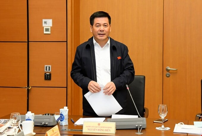 Bộ trưởng Bộ Công Thương Nguyễn Hồng Diên sẽ trả lời về vấn đề xăng dầu, quản lý thị trường.