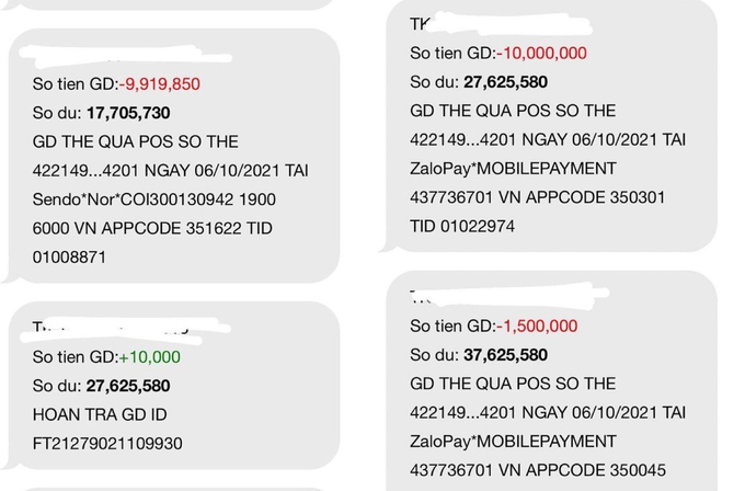 Một loạt tin nhắn trừ tiền của khách hàng sử dụng thẻ quốc tế trong 5 phút. Ảnh: NVCC