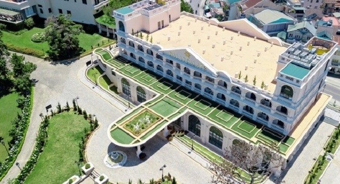 Khách sạn Dalat Palace - một trong những danh mục đầu tư của Công ty CP Hoàng Gia Đà Lạt.