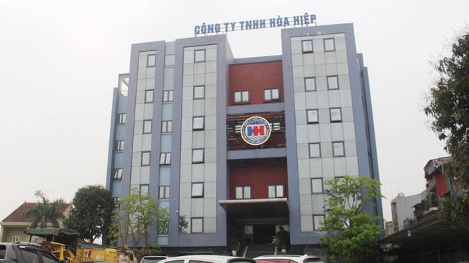 Hòa Hiệp được thành lập từ năm 1994, trụ sở chính hiện đặt tại tại số 104 đường Nguyễn Sinh Sắc, phường Cửa Nam, TP. Vinh, thuộc sở hữu của gia đình ông Phạm Đình Hạnh (SN 1952) - Giám đốc công ty.