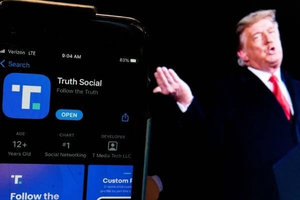 Trump kiếm thêm 600 triệu USD sau một năm nhờ mở mạng xã hội riêng.