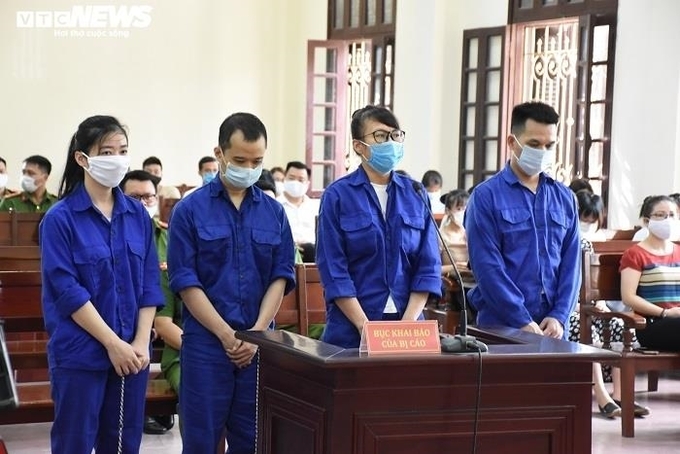 HĐXX phúc thẩm vụ đại án OceanBank Hải Phòng tuyên phạt bị cáo Trần Thị Kim Chi - cựu giám đốc chi nhánh OceanBank Hải Phòng (thứ 2 từ phải sang) - mức án tử hình