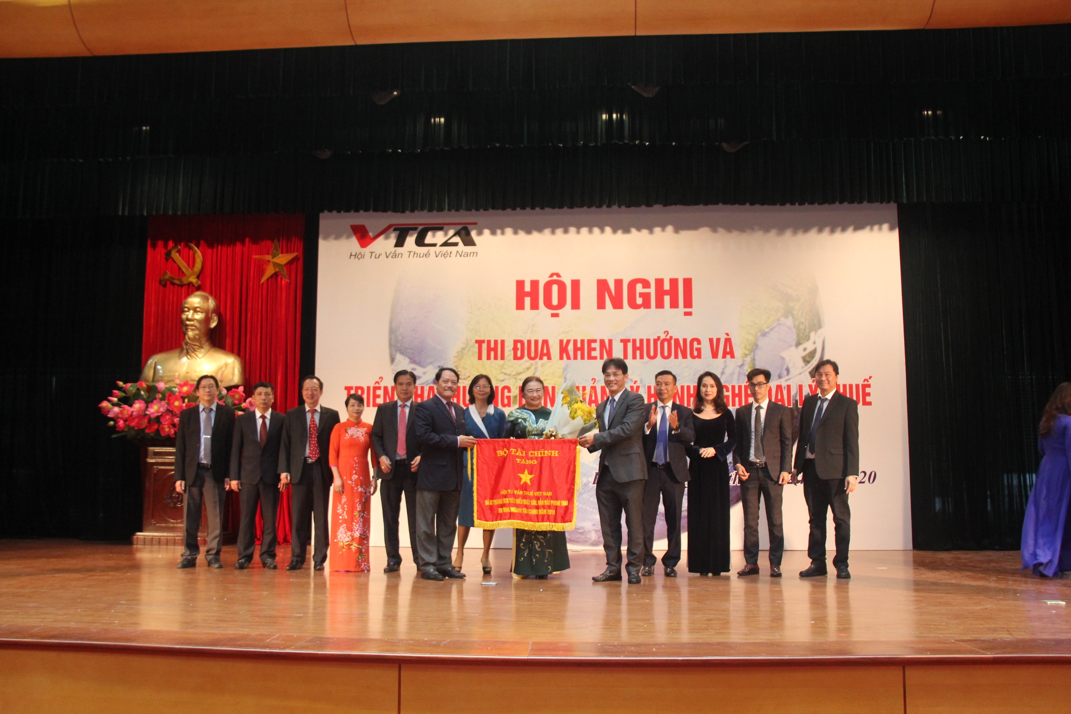 VTCA nhận cờ Thi đua khen thưởng năm 2020.