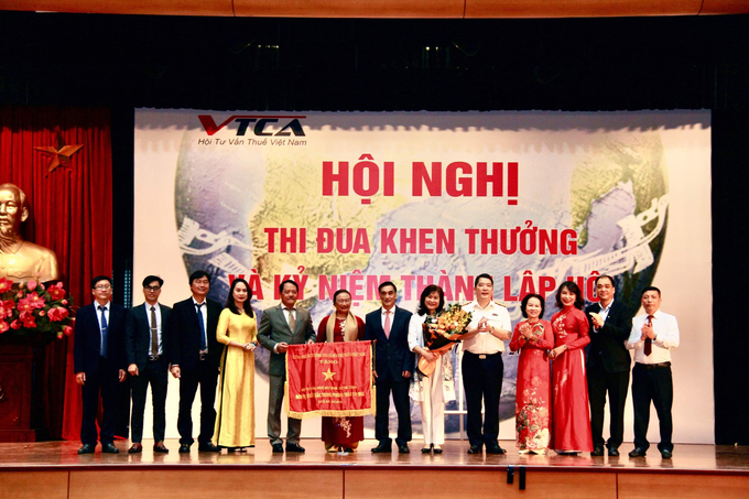 Ban Chấp hành VTCA nhận Cờ thi đua của Chính phủ