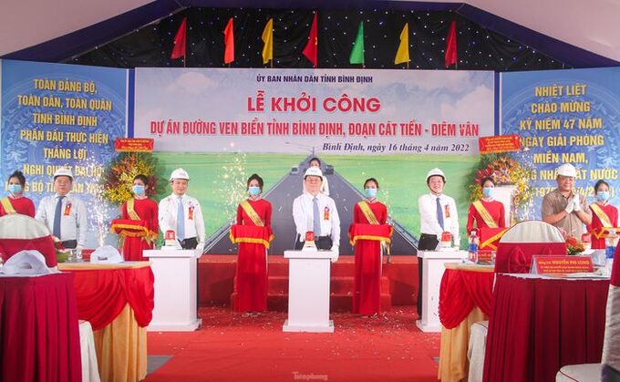 Ông Nguyễn Trọng Nghĩa, Bí thư Trung ương Đảng, Trưởng Ban Tuyên giáo Trung ương, dự lễ khởi công.