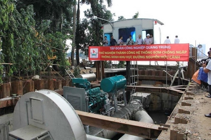Chủ tịch UBND TP.HCM yêu cầu Sở Xây dựng TP có phương án xử lý siêu máy bơm chống ngập đường Nguyễn Hữu Cảnh, tránh lãng phí.