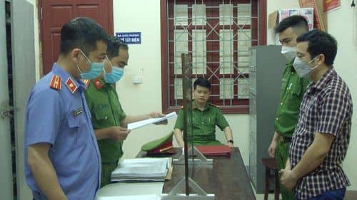 Công an huyện Diễn Châu đã bắt giữ Tạ Xuân Ngọc để điều tra về tội Lạm dụng chức vụ, quyền hạn trong khi thi hành công vụ.