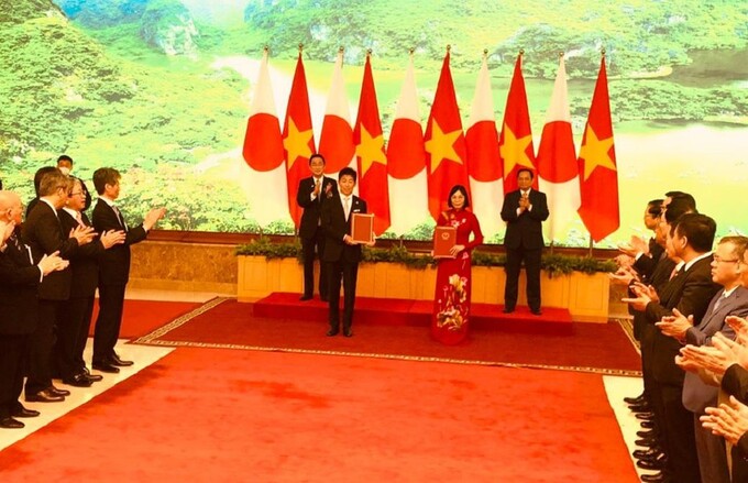 Lễ ký kết biên bản ghi nhớ hợp tác đầu tư được Thủ tướng Phạm Minh Chính và Thủ tướng Nhật Bản chứng kiến. Ảnh: CTV