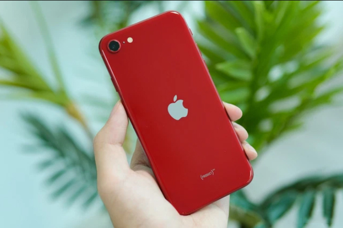 iPhone SE 2022 giảm 1 triệu đồng so với giá niêm yết dù vừa lên kệ. Ảnh: genk.vn