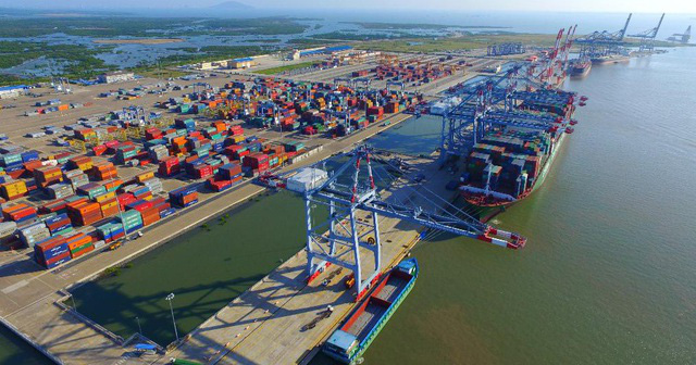 Bộ Tài chính đề nghị Tp.HCM xem xét lại việc thu phí cảng biển.