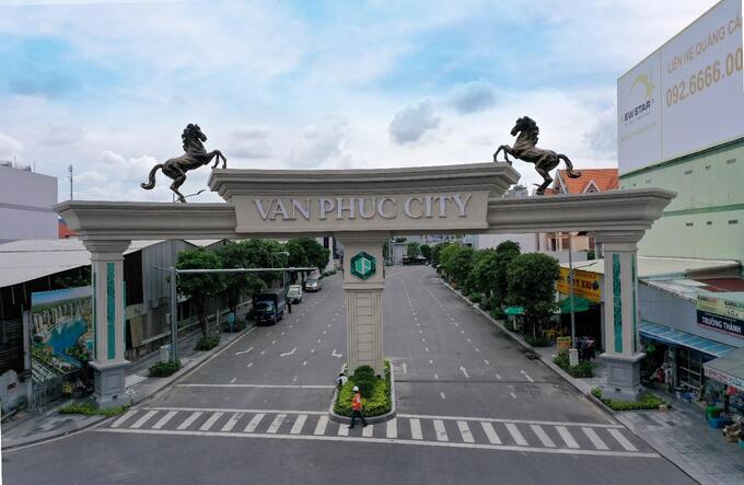 Cùng với đường Nguyễn Thị Nhung, đường Đinh Thị Thi là tâm điểm kết nối Van Phuc City và các khu vực kinh tế trọng điểm lân cận - Ảnh: VP