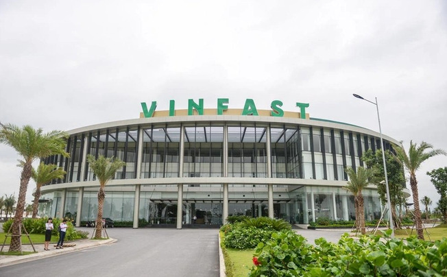 Số tiền thu về dùng để bổ sung vốn cho Vingroup thanh toán các khoản chi phí cho việc phát hành trái phiếu và góp vốn trực tiếp vào VinFast để thực hiện dự án tổ hợp sản xuất ôtô VinFast.