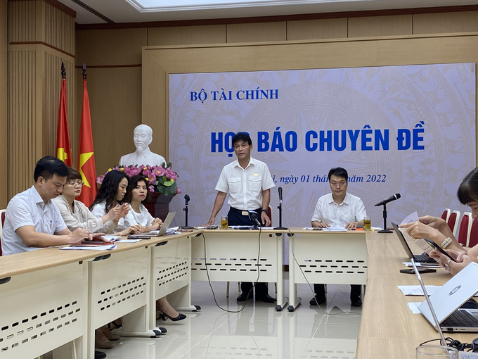 Phó Tổng cục trưởng Tổng cục Thuế Đặng Ngọc Minh trả lời tại cuôc họp báo.